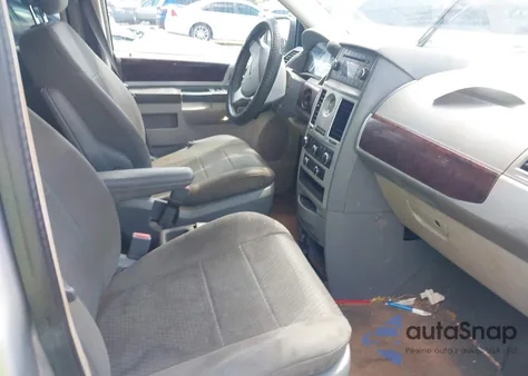 2010 Chrysler Town & Country Touring из США, поврежденный, VIN 2A4RR5D19AR273534